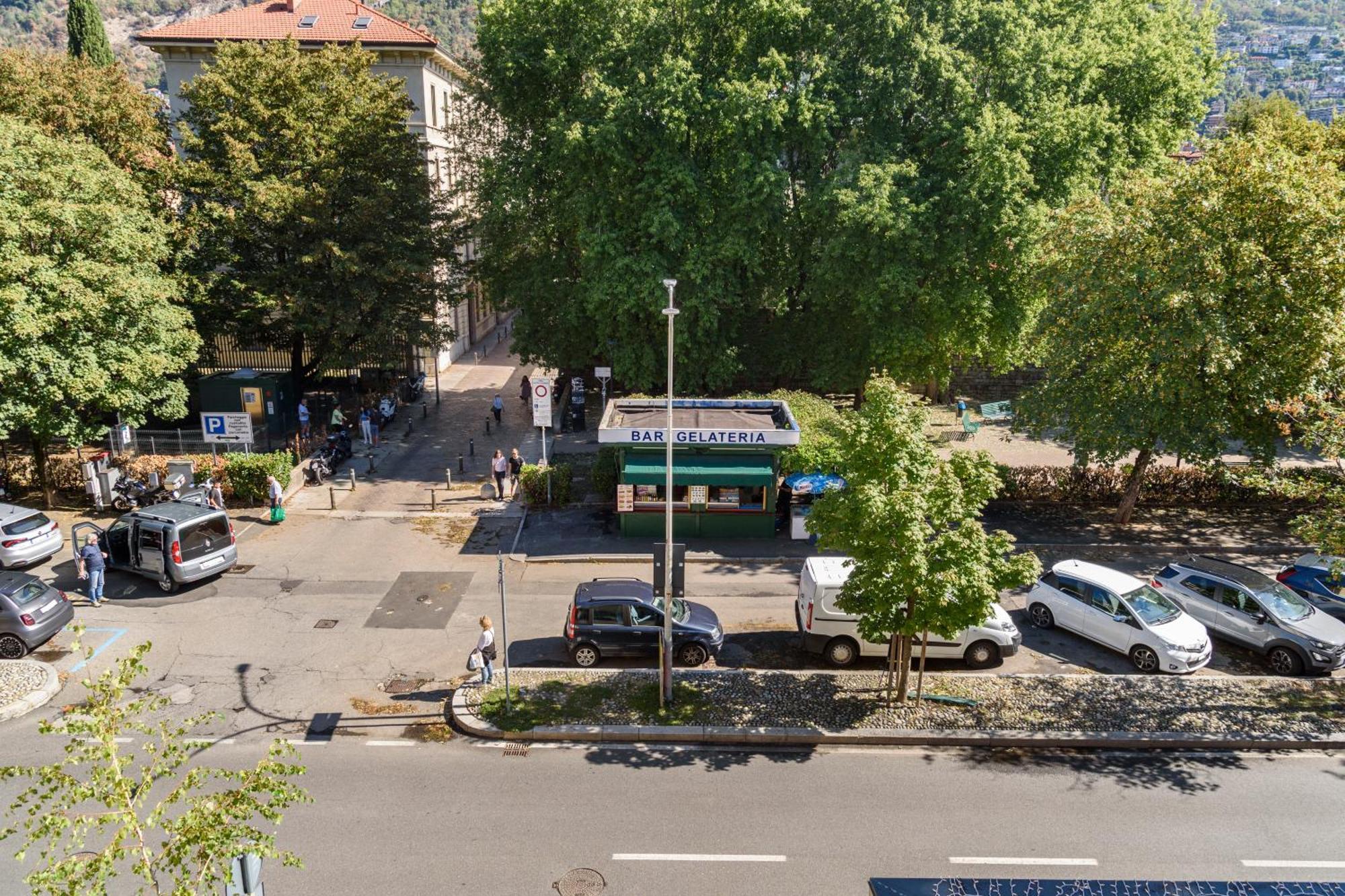 Апартаменты Historical Center - Free Parking And Private Terrace Комо Экстерьер фото